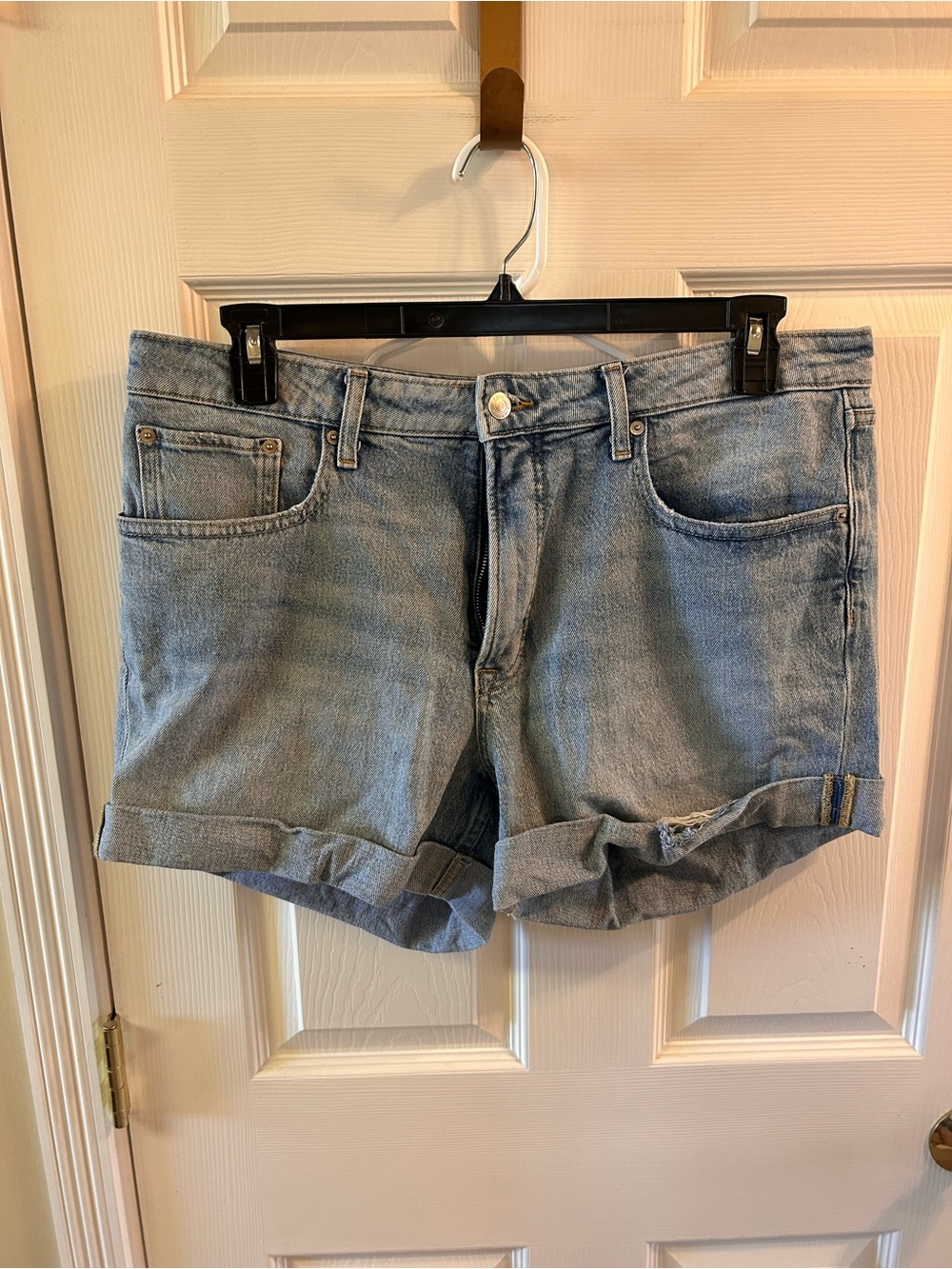 Casual Light Blue Denim Roll-Cuff Women's Shorts